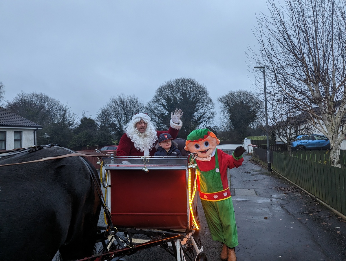 Santa Visits Killen 2022 - Coolough Drive  (26)